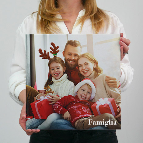 album fotografico in formato 30x30 quadrato con famiglia felice