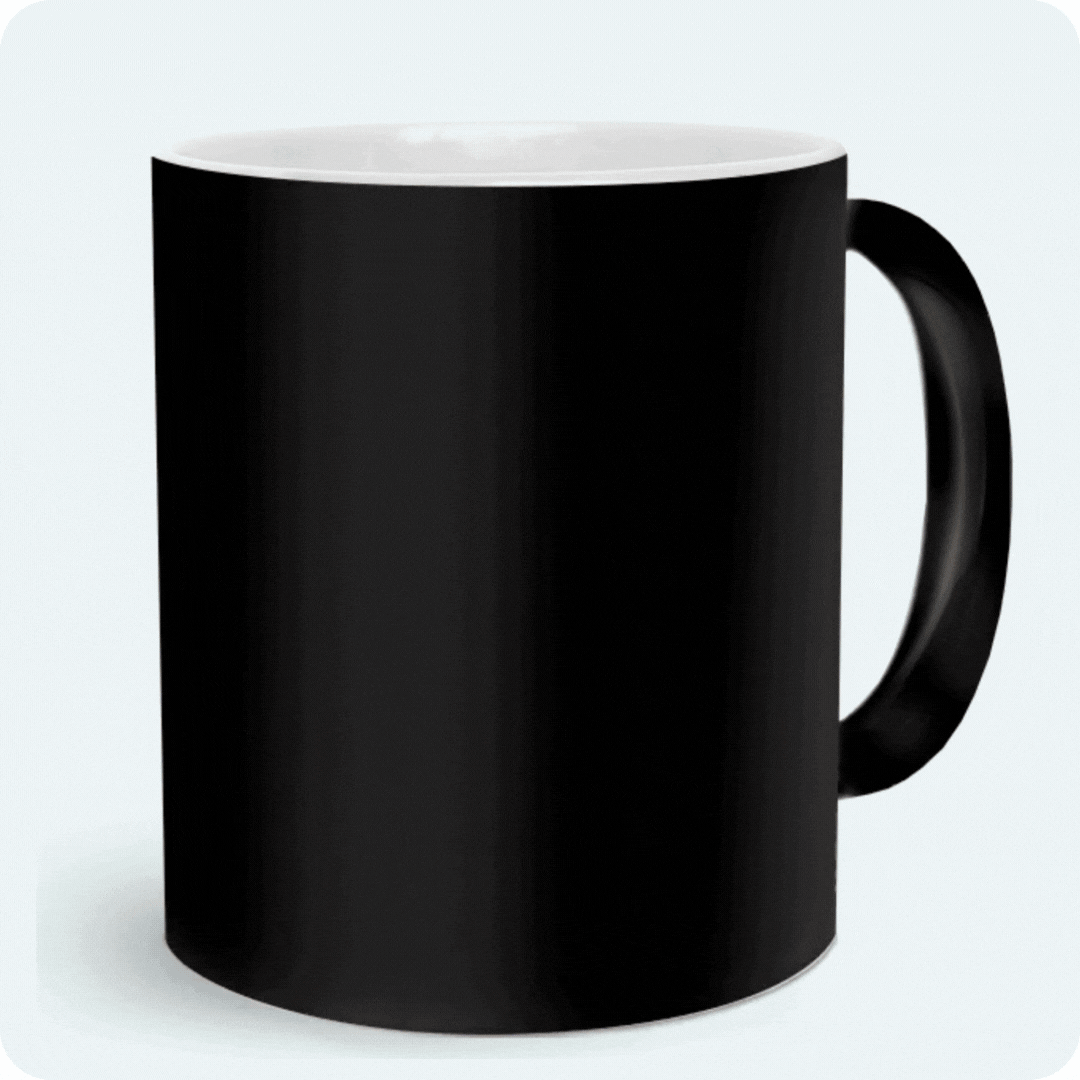 Tazza magica con un bambino sorridente