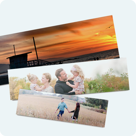Impressions panoramique montrant un paysage, un couple et une famille avec des enfants